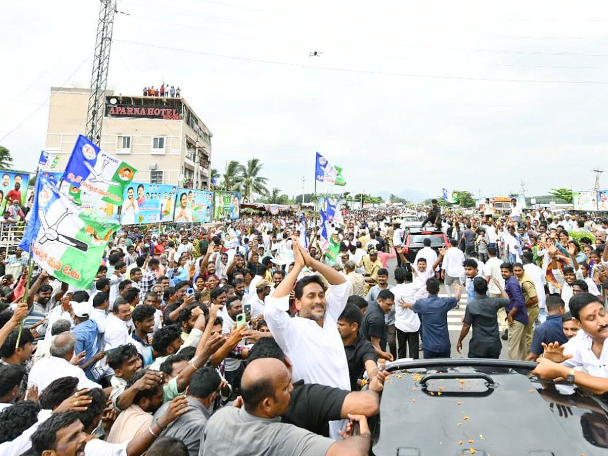 జగన్ రాకతో జోష్.. దేవరపల్లిలో యువత భారీగా తరలివచ్చింది